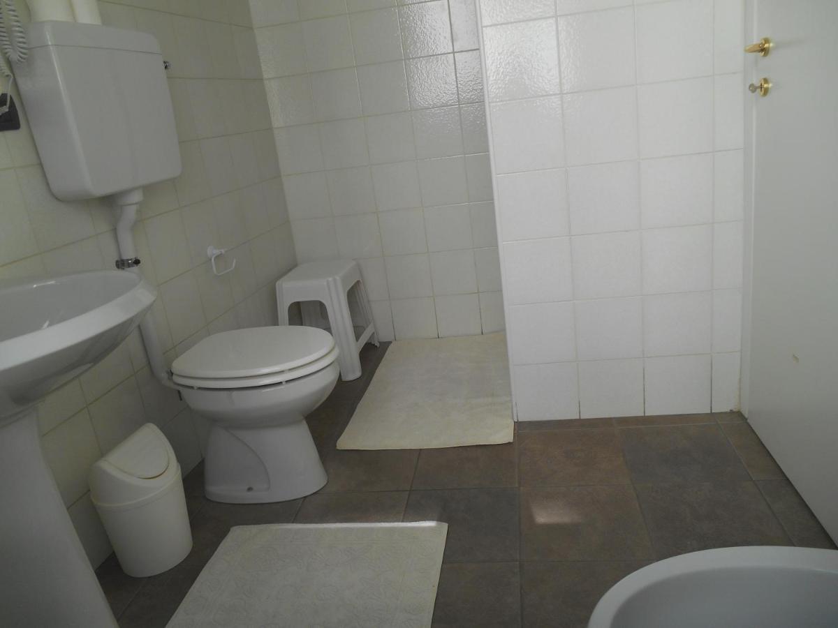 Le Rose Malpensa Bed & Breakfast Busto Arsizio Exterior foto
