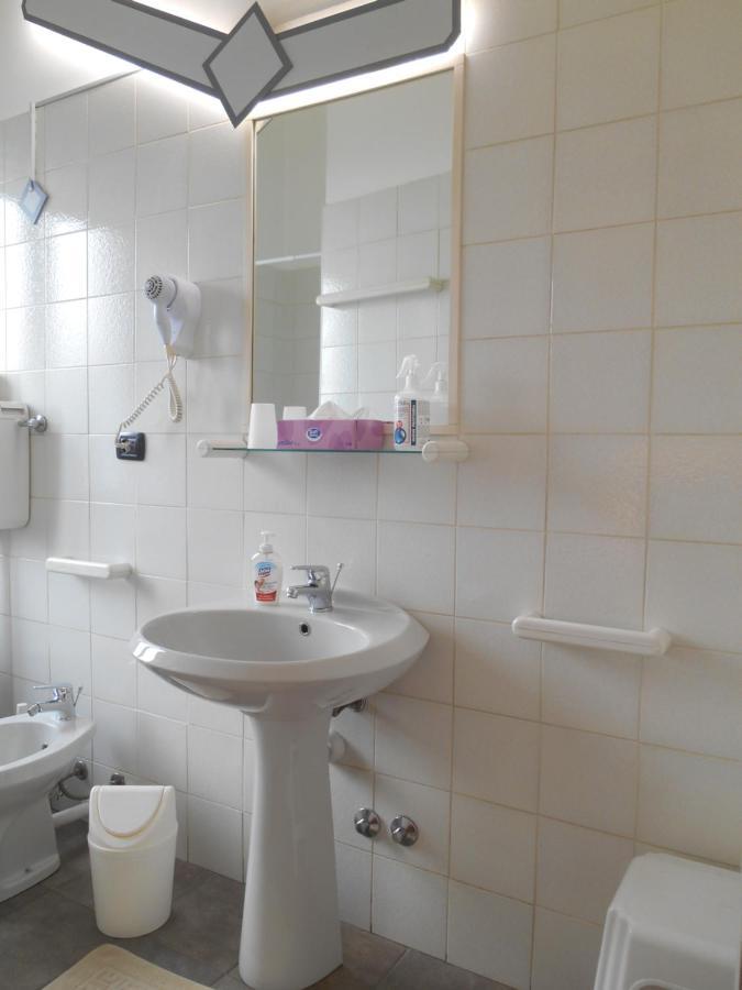 Le Rose Malpensa Bed & Breakfast Busto Arsizio Exterior foto