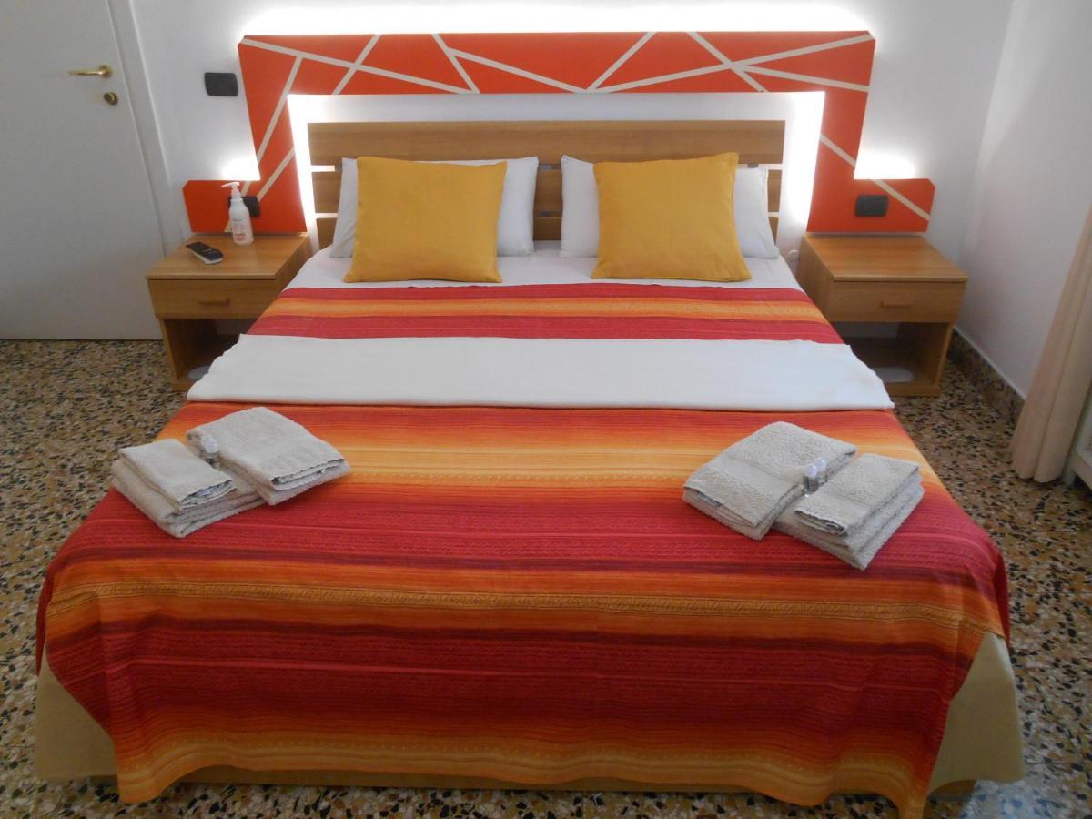 Le Rose Malpensa Bed & Breakfast Busto Arsizio Exterior foto