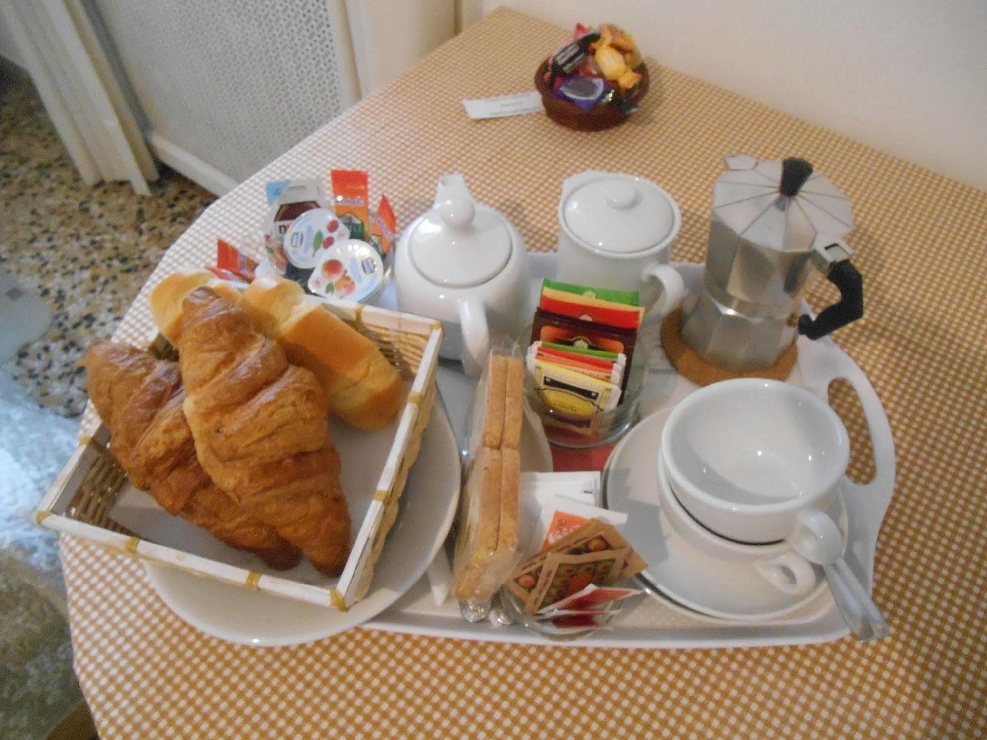 Le Rose Malpensa Bed & Breakfast Busto Arsizio Exterior foto