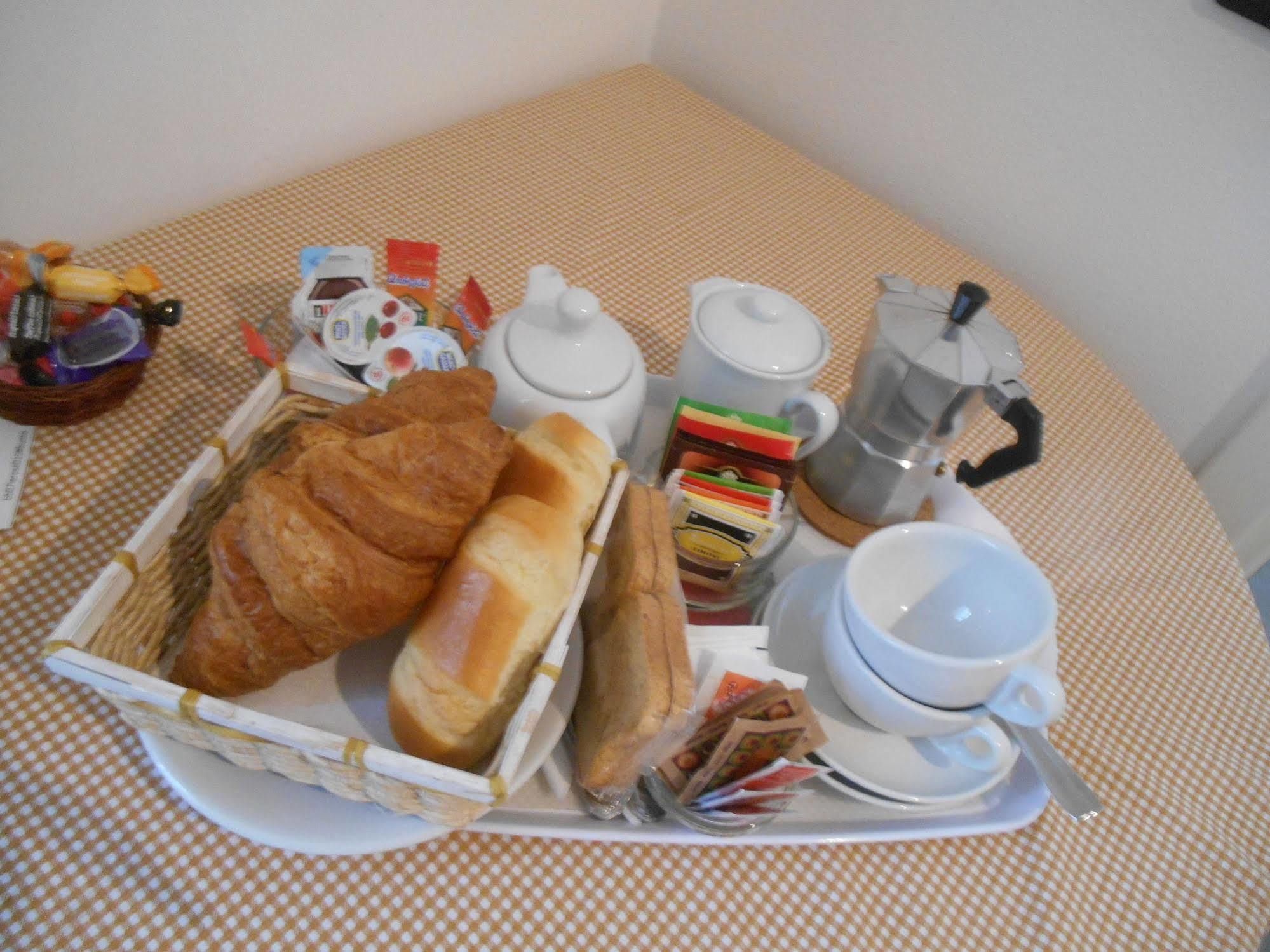Le Rose Malpensa Bed & Breakfast Busto Arsizio Exterior foto