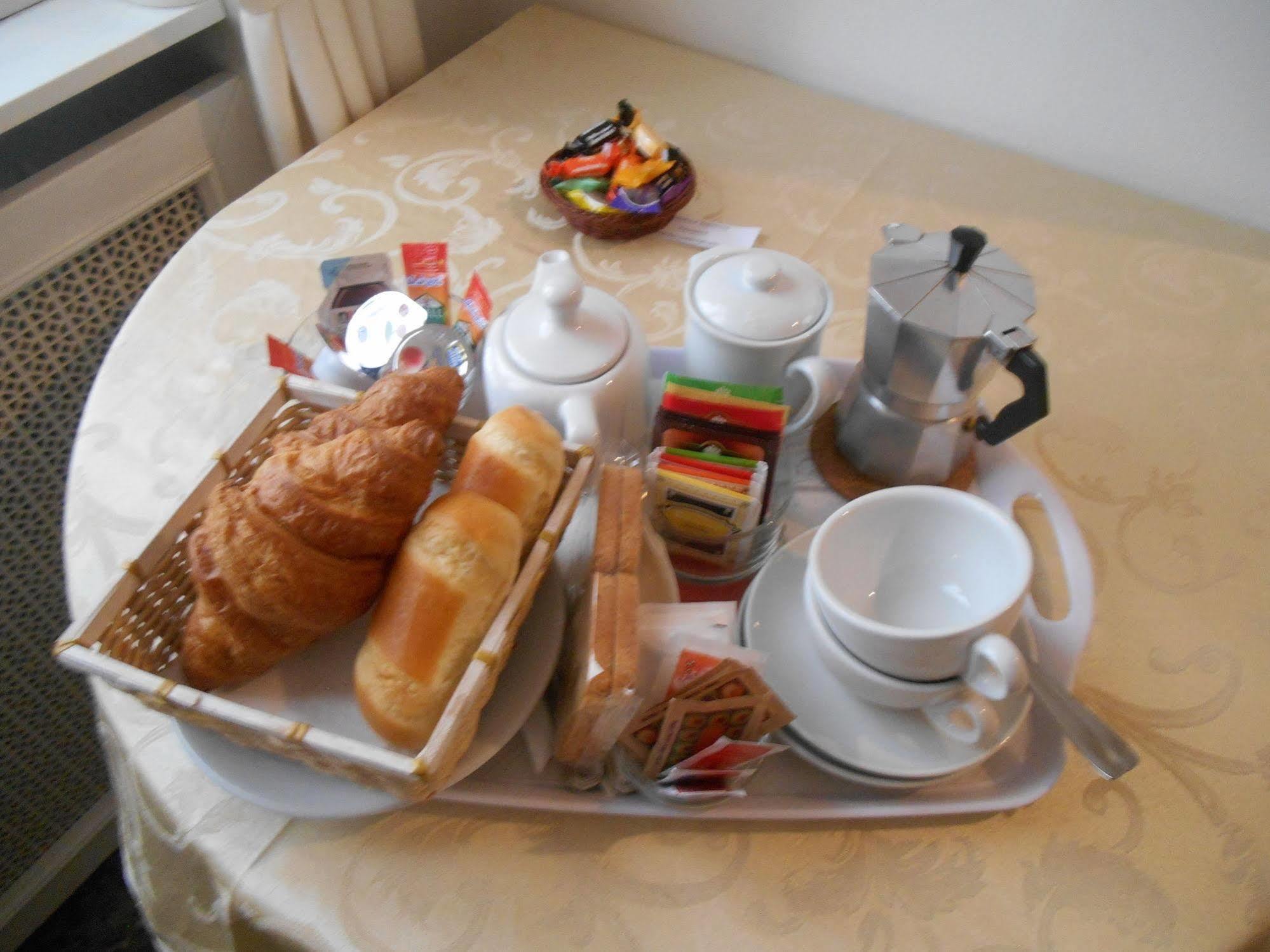 Le Rose Malpensa Bed & Breakfast Busto Arsizio Exterior foto
