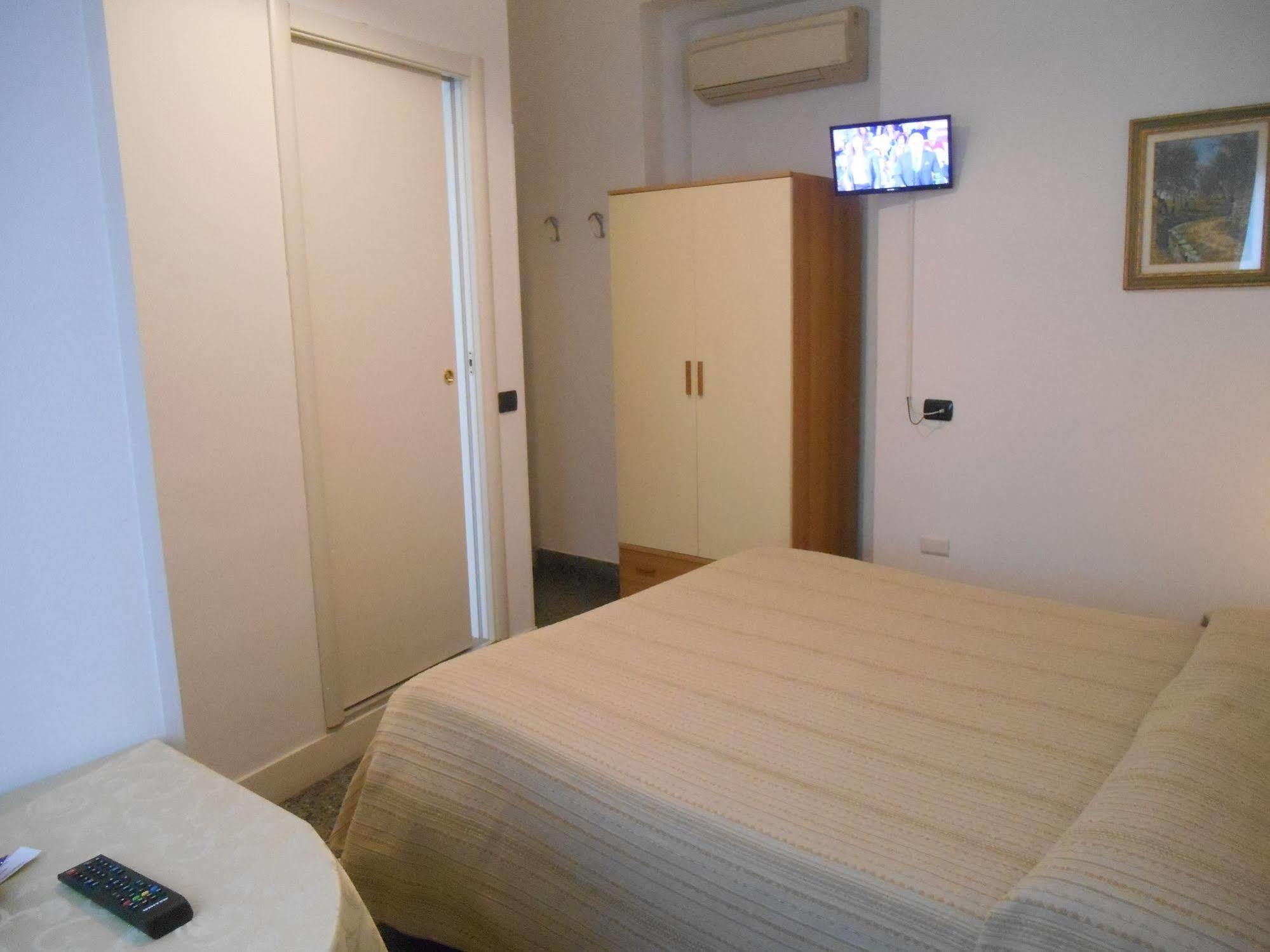 Le Rose Malpensa Bed & Breakfast Busto Arsizio Exterior foto